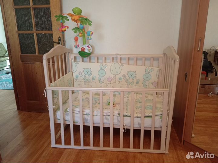Продается кровать детская с бортиками и каруселью
