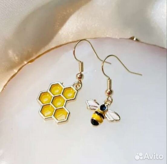 Серьги с пчёлкой соты