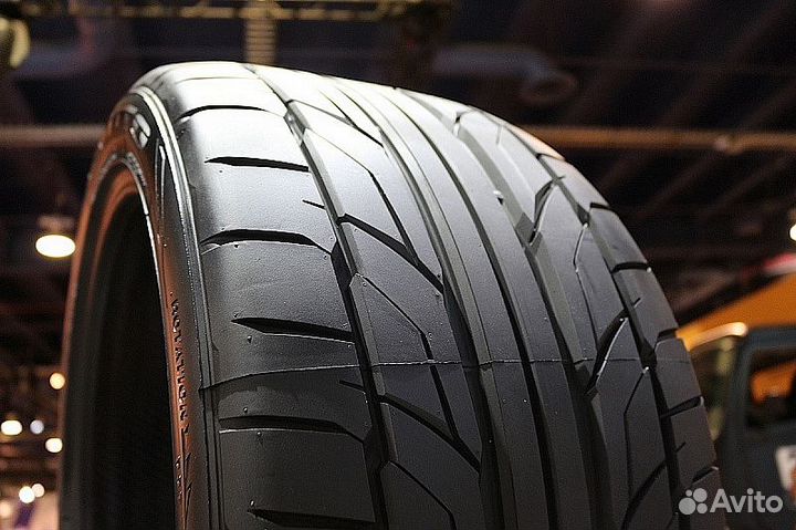 Nitto NT555 G2 245/35 R22 97Y