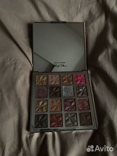 Палетка теней Revolution pro Marylin Monroe