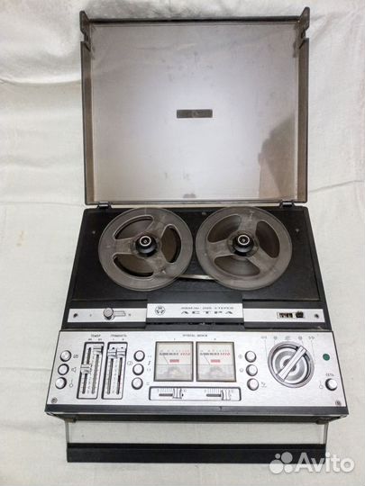 Катушечный магнитофон Астра 209. СССР