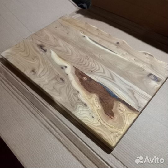 Стол из массива дерева