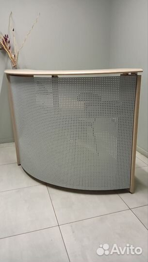 Стойка администратора для офиса