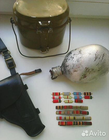 Военные фляжка, орденские планки, портупеи, плащ