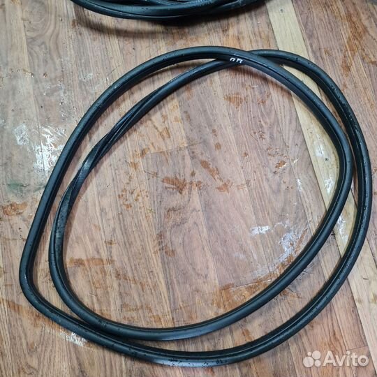 Уплотнитель проема двери Nissan Pathfinder R52 п.п