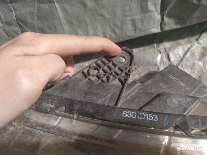 Фара левая Mitsubishi L200 2015