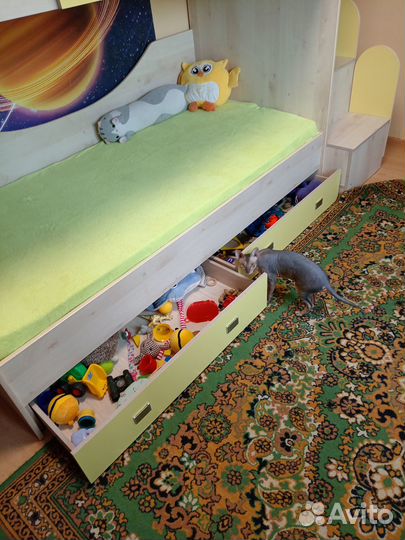 Двухъярусная кровать