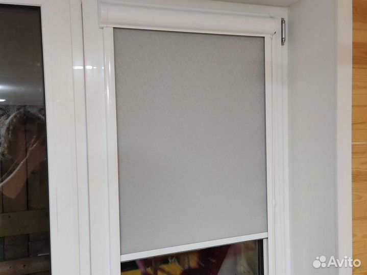 Жалюзи и рулонные шторы на окна