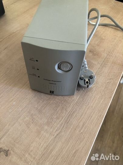 Стабилизатор напряжения Defender AVR Real 1000