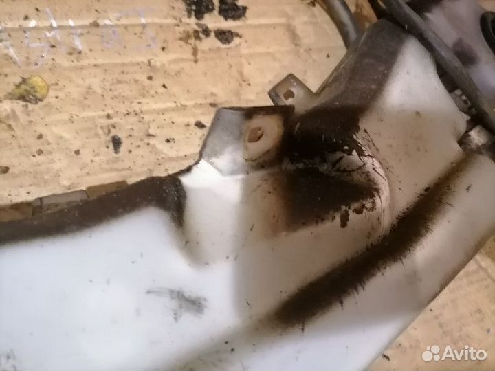 Бачок омывателя Mitsubishi Pajero