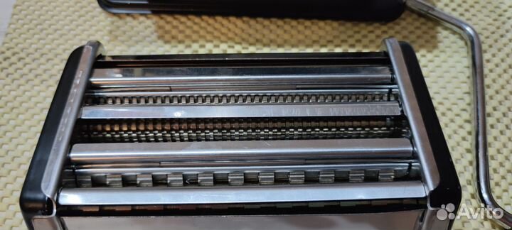 Лапшерезка 150 мм. настольная механическая