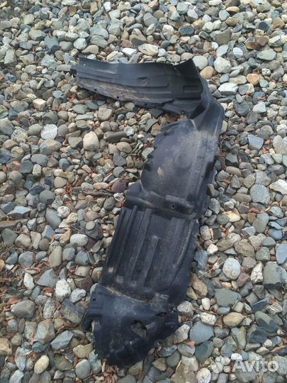 Подкрылок передний левый Toyota Noah AZR 60 65