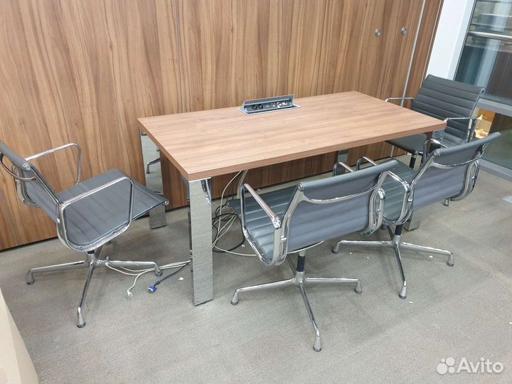 Конференц кресла Vitra Aluminium EA 107