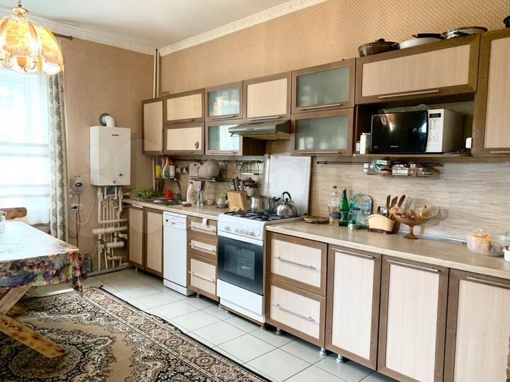 Дом 189,6 м² на участке 4,4 сот.