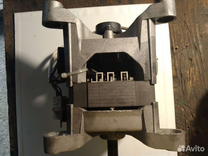 Двигататель стиральной машины сmа Indesit wsxе10