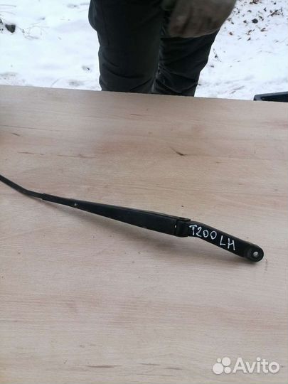 Поводок дворника левый Chevrolet Aveo T200