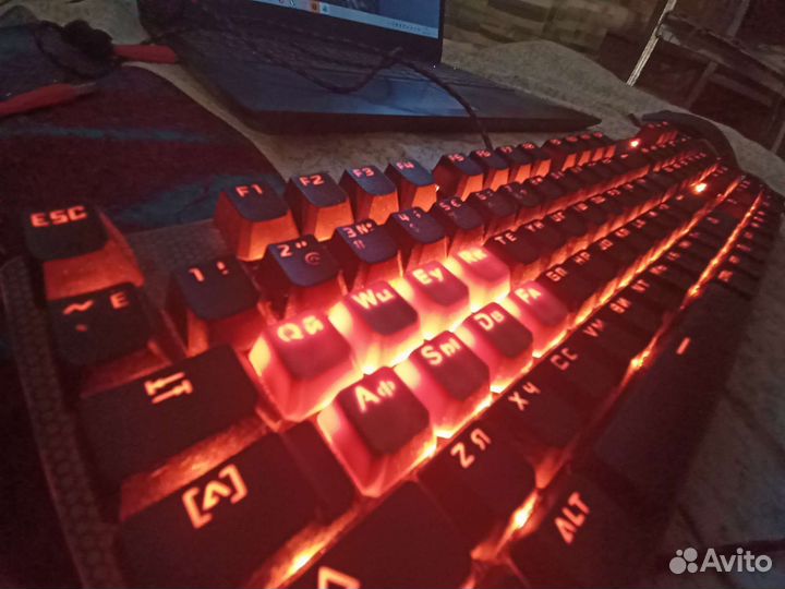 Игравая механическая клавиатура bloody B800