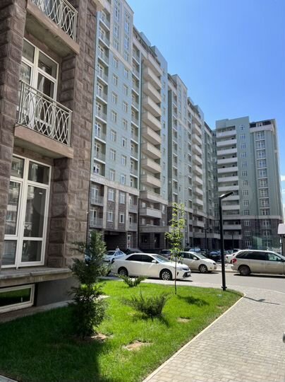 2-к. квартира, 70 м², 2/12 эт.