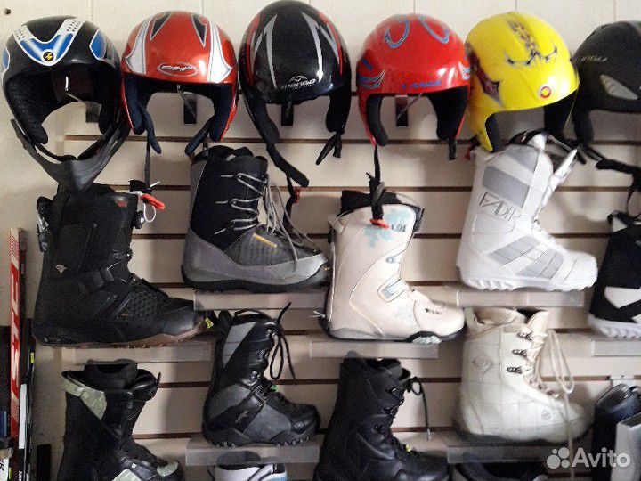Горные лыжи, сноуборды, ботинки в ассортименте