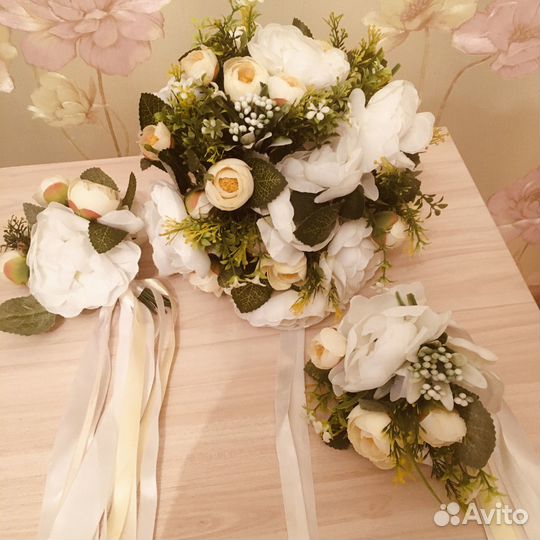 Декор для машины свадебный