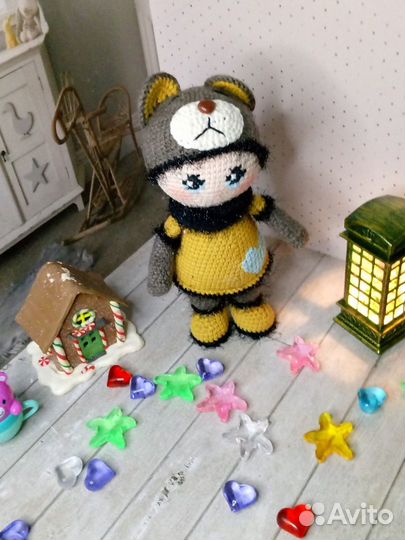 Мальчик в костюме мишки