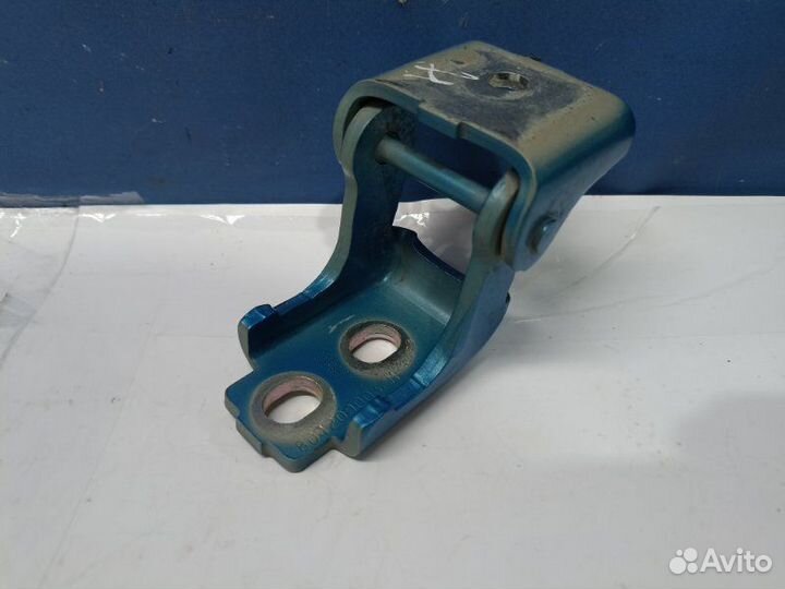 Петля двери передняя левая Renault Kaptur RBA 2.0