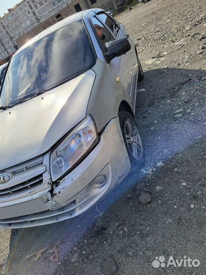 LADA Granta 1.6 МТ, 2013, битый, 176 485 км