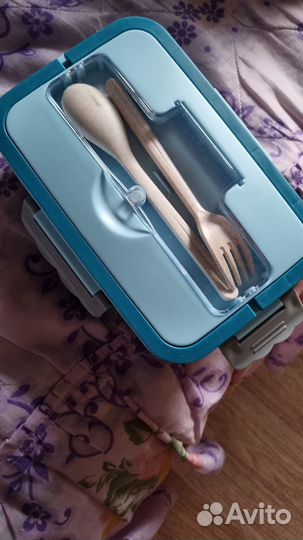 Контейнер для еды с приборами