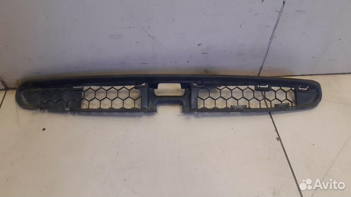 Решетка в бампер передний