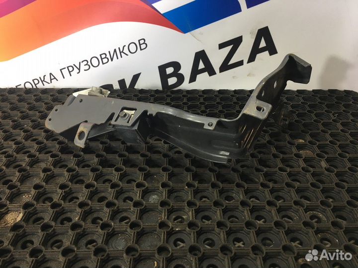 Кронштейн фары правый Volvo FH