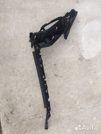 Кронштейн фары правой Toyota Land Cruiser Prado