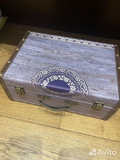 Чемодан декоративный