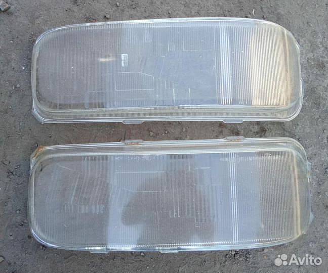 Стекло фары Мерседес атего 2000г.в