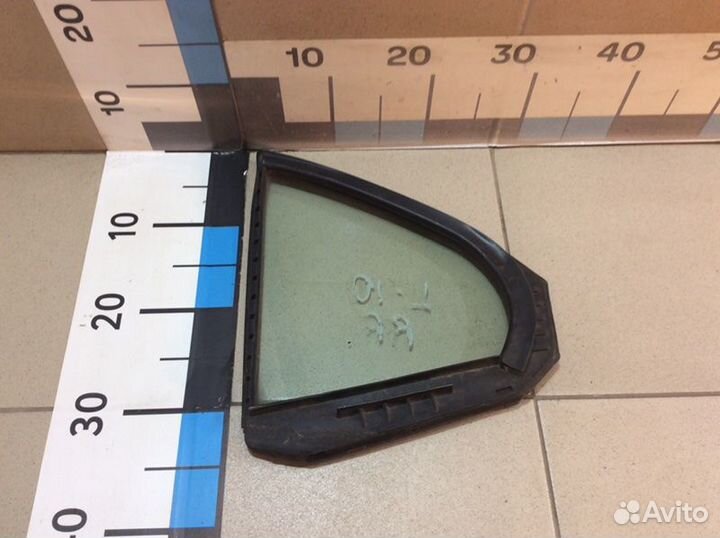 Стекло двери задней правой (форточка) заднее