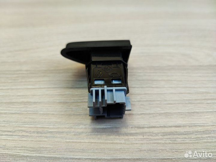 Кнопка центрального замка LADA X-Ray