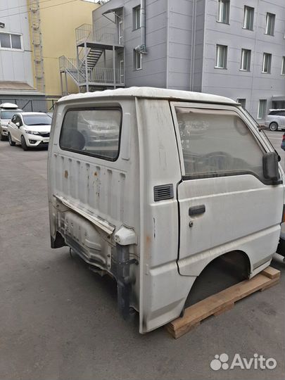 Кабина на mitsubishi delica P02T 4G92
