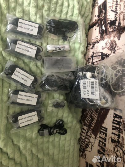 Различные наушники пакетом