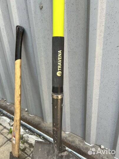 Лопата Travena штыковая / Топор Vira 1250 гр