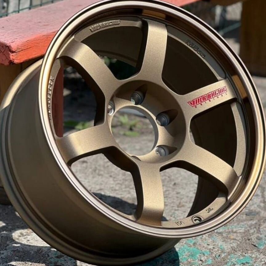 Литые диски RAYS Volk Racing TE37 9×R18 6×139.7