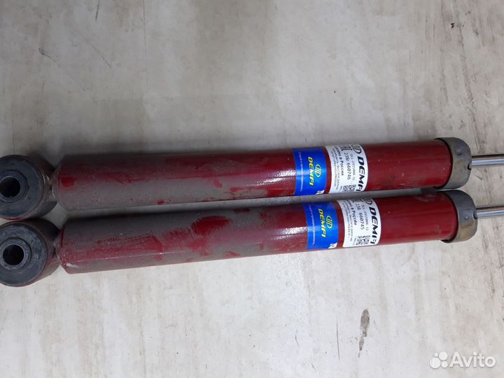 Продаю задние амортизаторы на renault