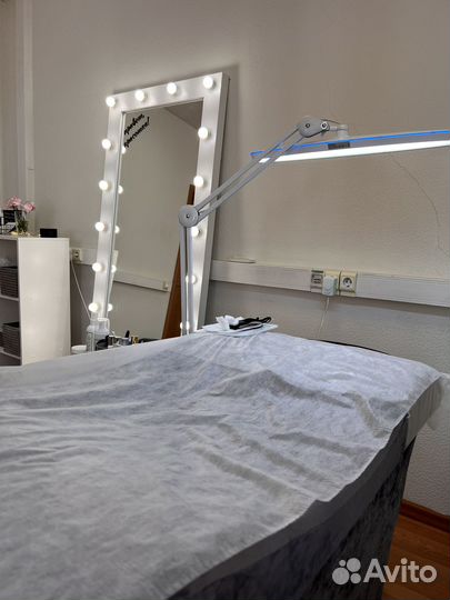 Мастер по наращиванию ресниц