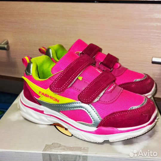 Яркие лёгкие кроссовки, р.31