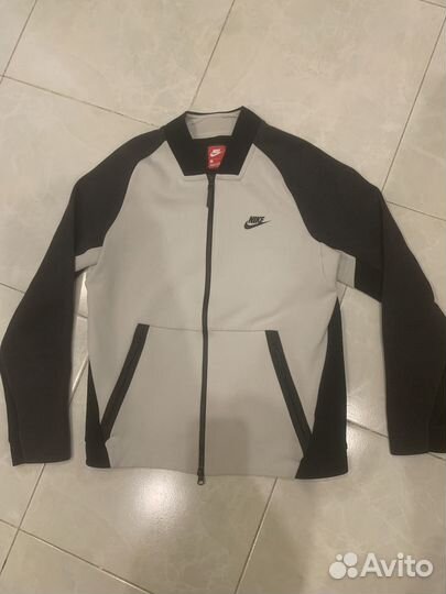 Бомбер Nike tech fleece