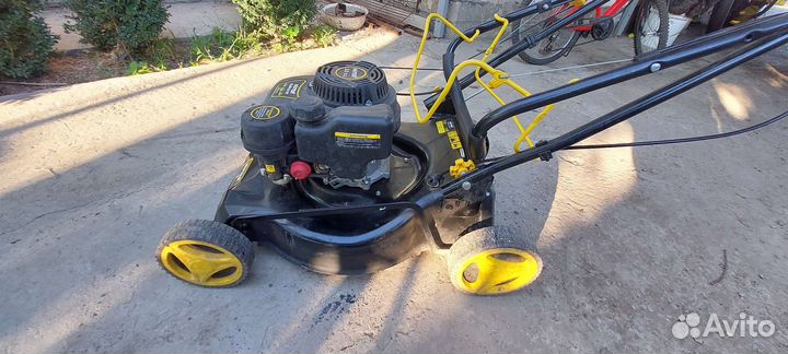 Газонокосилка бензиновая