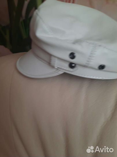 Кепка кожаная женская