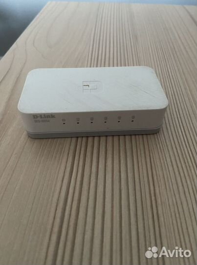 Коммутатор D link des-1005A