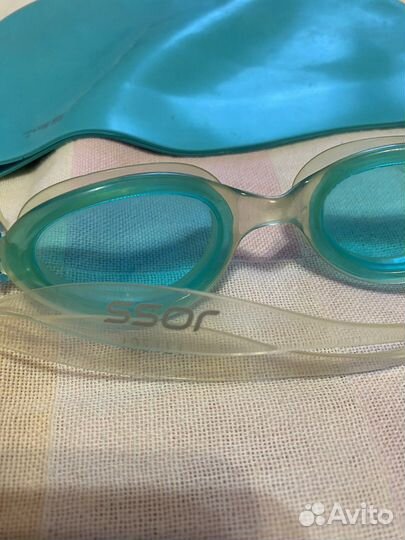 Очки и шапочка для плавания