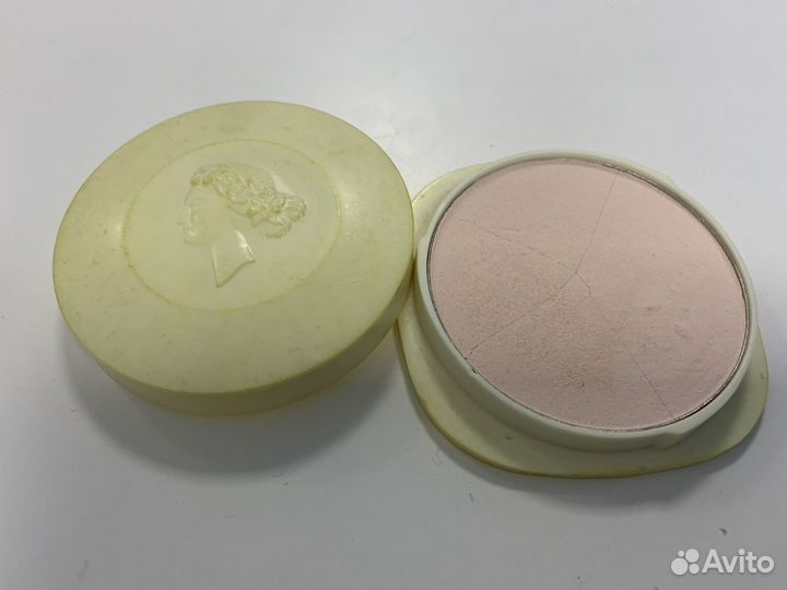 Пудра компактная «Флора» Алые Паруса. СССР 1976 г