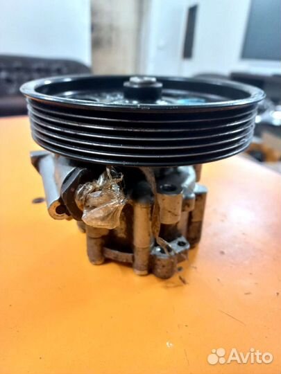 Насос гура Renault Daster 1.6