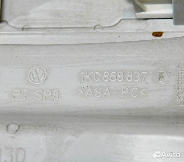 Плафон салона VW Jetta 5